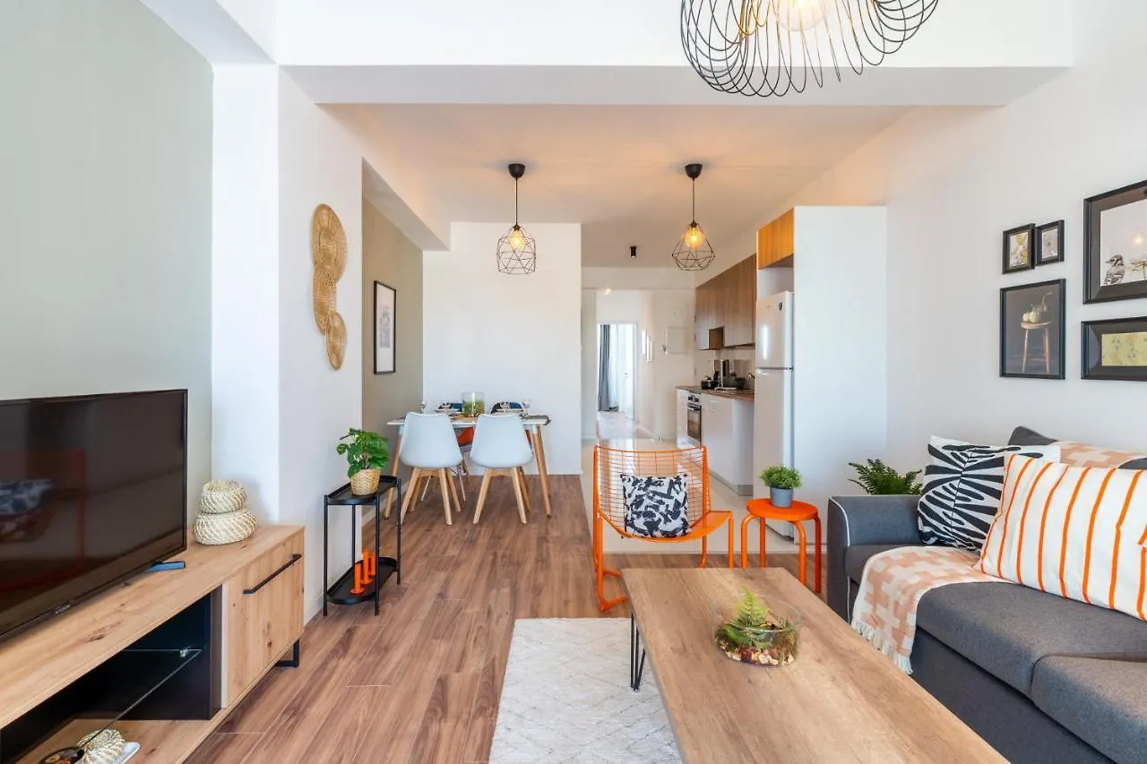 Bianca 2-Bedroom Apartment In Larnaca
